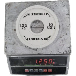 Disque calibré UF 25 kg rouge Uni Strength, vue à 55°