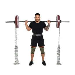 Chaînes de musculation sur une barre au rack
