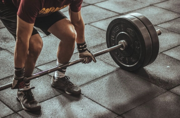 Rowing barre exercice pour muscler son dos