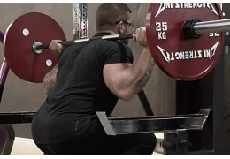 Wie bereitet man sich auf seinen ersten Powerlifting-Wettkampf vor?